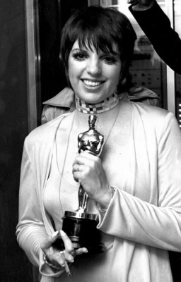 Лайза Миннелли получила в 1972 году «Оскар» за роль в фильме «Кабаре».jpg
