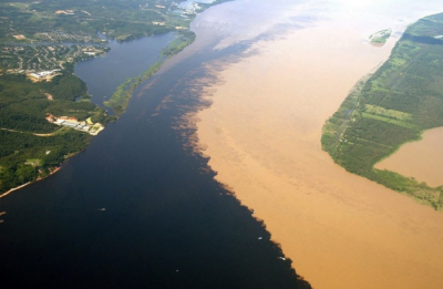 3 Воды Амазонки, попадая в океан, на несколько тысяч километров его опресняют.png