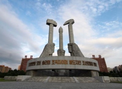 Памятник Рабочей Партии.JPG