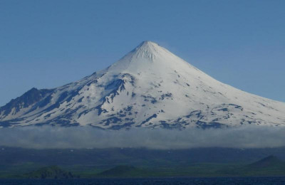 Кроноцкий вулкан в одноименном национальном парке на Камчатке сильно напоминает гору Фудзияма в Японии.jpg